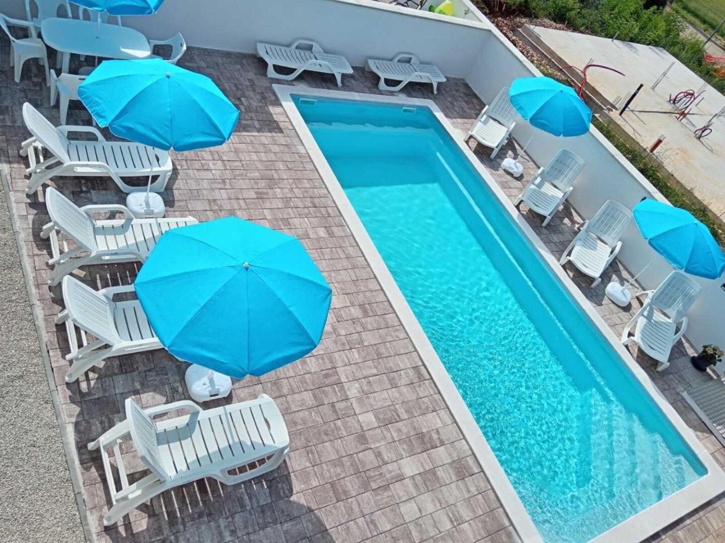 Noel - With Private Pool